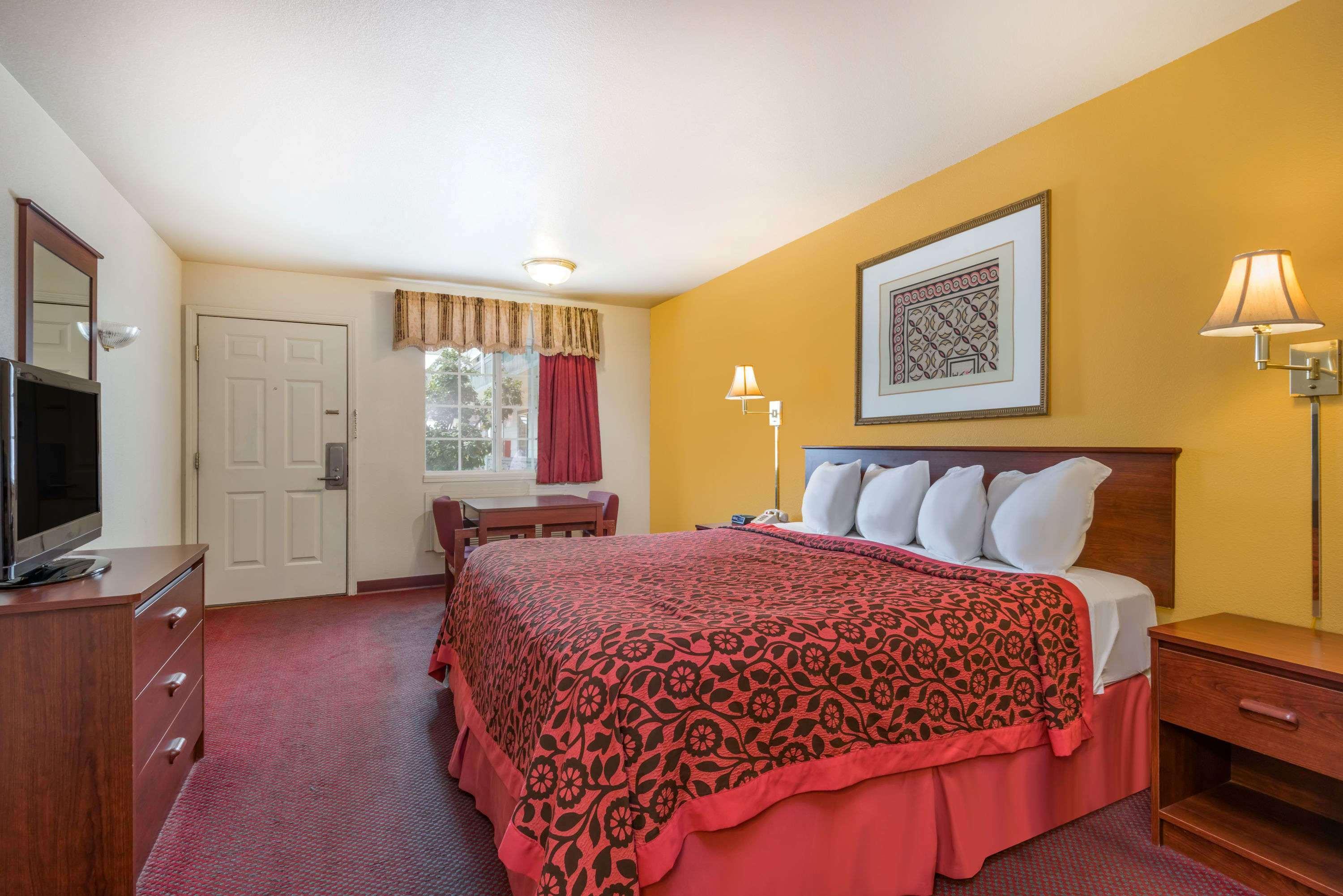 Days Inn By Wyndham Andover Exterior photo