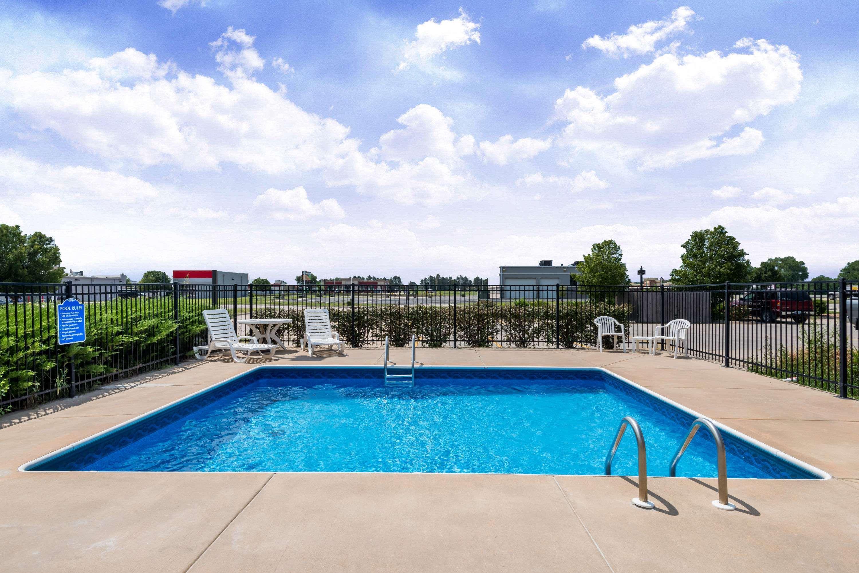 Days Inn By Wyndham Andover Exterior photo