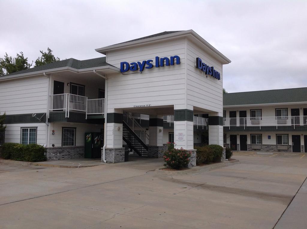 Days Inn By Wyndham Andover Exterior photo
